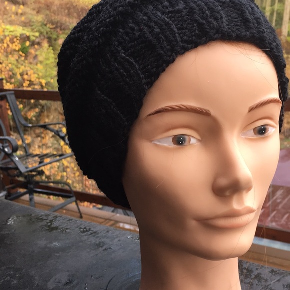 Hand Knit Messy Bun Hat/Toque - Picture 4 of 4